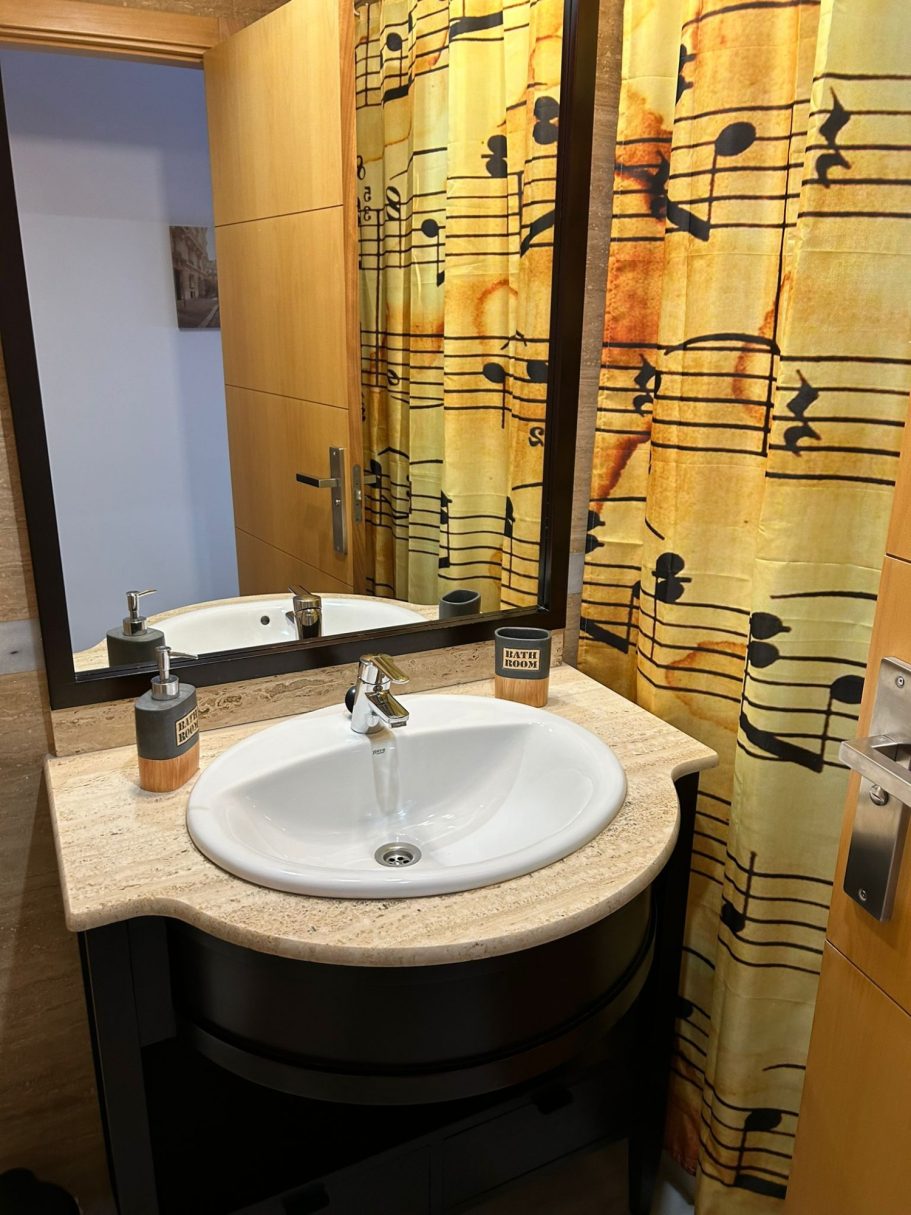 BAÑO CON BAÑERA BAÑO CON BAÑERA